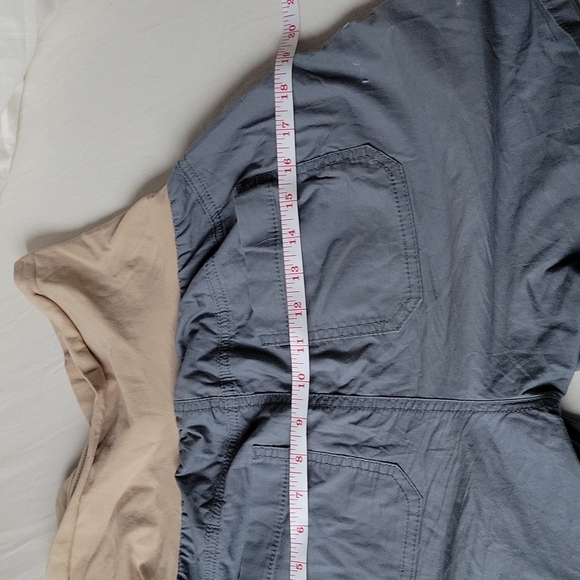 Maternity cargo shorts - Picture 3 of 5